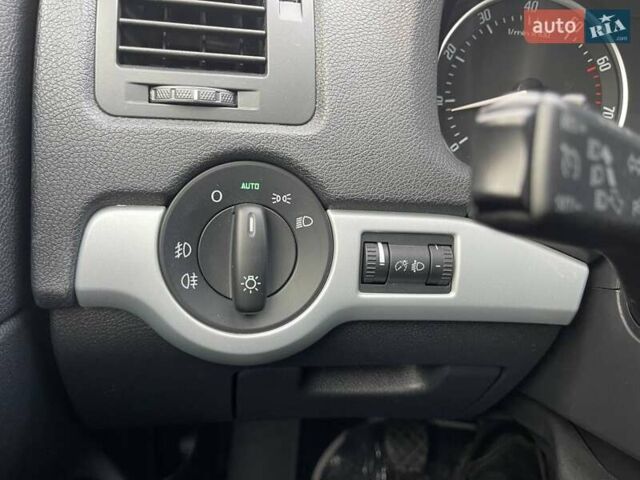 Серый Шкода Октавия Скаут, объемом двигателя 1.8 л и пробегом 214 тыс. км за 8500 $, фото 22 на Automoto.ua