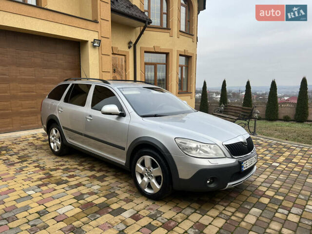 Серый Шкода Октавия Скаут, объемом двигателя 2 л и пробегом 230 тыс. км за 8990 $, фото 2 на Automoto.ua