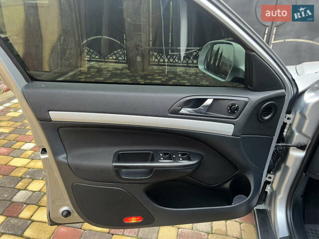 Серый Шкода Октавия Скаут, объемом двигателя 2 л и пробегом 230 тыс. км за 8990 $, фото 18 на Automoto.ua