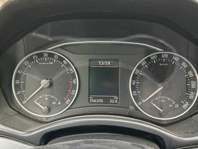 Серый Шкода Октавия Скаут, объемом двигателя 2 л и пробегом 256 тыс. км за 9000 $, фото 6 на Automoto.ua