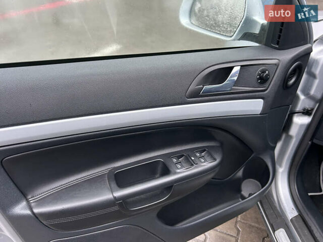 Серый Шкода Октавия Скаут, объемом двигателя 1.8 л и пробегом 247 тыс. км за 10200 $, фото 15 на Automoto.ua