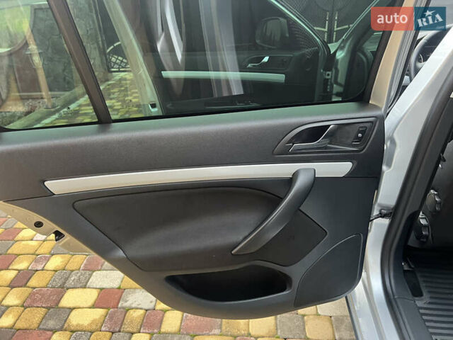 Серый Шкода Октавия Скаут, объемом двигателя 2 л и пробегом 230 тыс. км за 8990 $, фото 30 на Automoto.ua