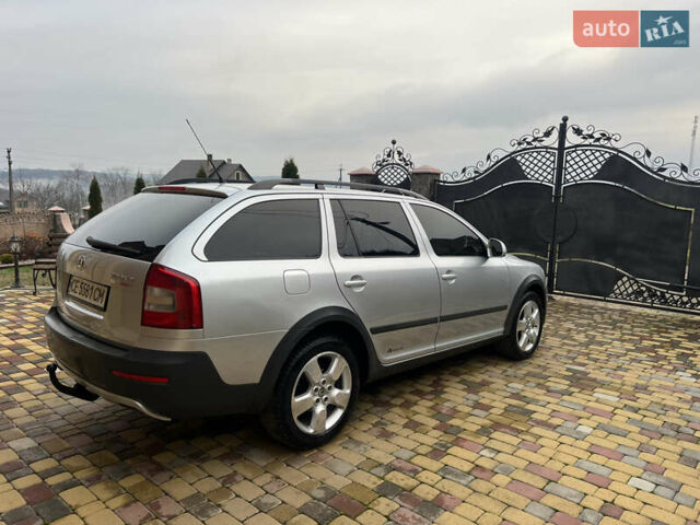 Серый Шкода Октавия Скаут, объемом двигателя 2 л и пробегом 230 тыс. км за 8990 $, фото 3 на Automoto.ua