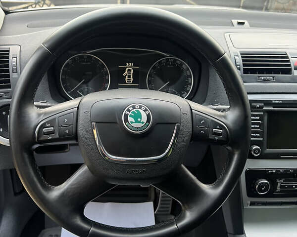 Серый Шкода Октавия Скаут, объемом двигателя 2 л и пробегом 230 тыс. км за 8990 $, фото 21 на Automoto.ua