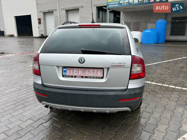 Серый Шкода Октавия Скаут, объемом двигателя 1.8 л и пробегом 247 тыс. км за 10200 $, фото 3 на Automoto.ua