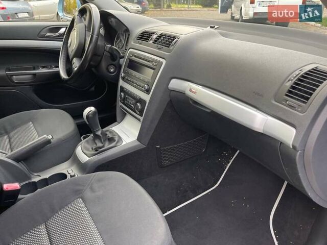 Серый Шкода Октавия Скаут, объемом двигателя 1.8 л и пробегом 214 тыс. км за 8500 $, фото 32 на Automoto.ua