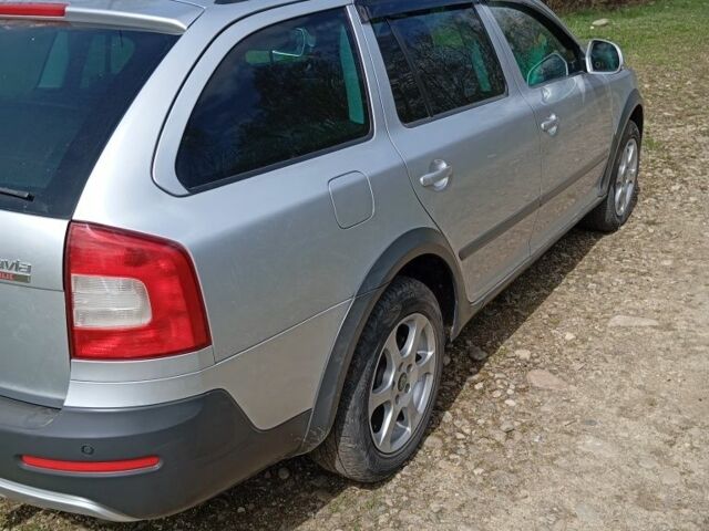 Серый Шкода Октавия Скаут, объемом двигателя 2 л и пробегом 256 тыс. км за 9000 $, фото 3 на Automoto.ua