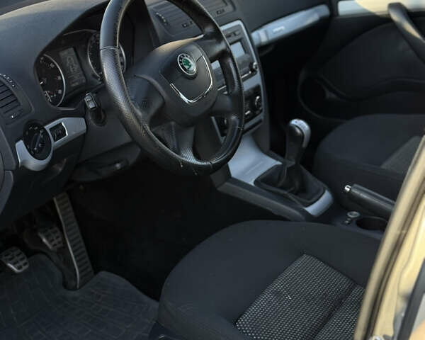 Сірий Шкода Octavia Scout, об'ємом двигуна 1.8 л та пробігом 202 тис. км за 8200 $, фото 15 на Automoto.ua