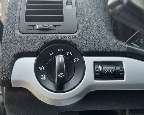 Серый Шкода Октавия Скаут, объемом двигателя 2 л и пробегом 230 тыс. км за 8990 $, фото 20 на Automoto.ua