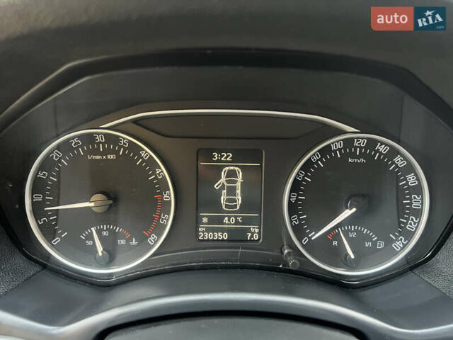 Серый Шкода Октавия Скаут, объемом двигателя 2 л и пробегом 230 тыс. км за 8990 $, фото 26 на Automoto.ua