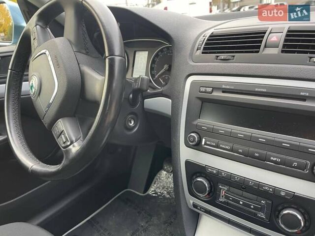 Серый Шкода Октавия Скаут, объемом двигателя 1.8 л и пробегом 214 тыс. км за 8500 $, фото 28 на Automoto.ua