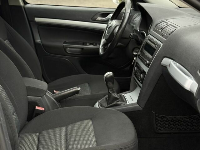 Сірий Шкода Octavia Scout, об'ємом двигуна 1.8 л та пробігом 200 тис. км за 8300 $, фото 5 на Automoto.ua