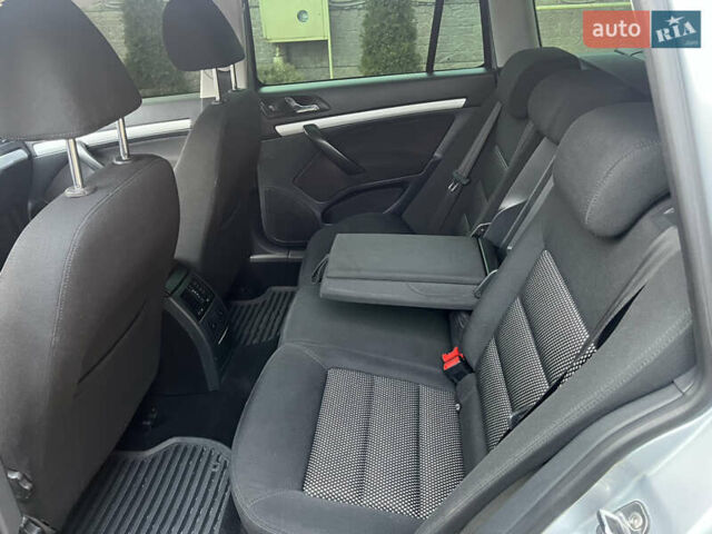 Серый Шкода Октавия Скаут, объемом двигателя 2 л и пробегом 230 тыс. км за 8990 $, фото 31 на Automoto.ua
