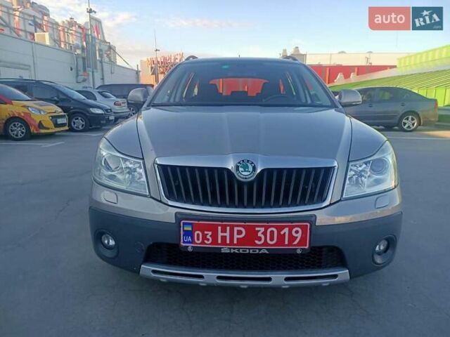Шкода Октавия Скаут 2012 в Киеве на Automoto.ua Серый Шкода Октавия Скаут, объемом двигателя 1.8 л и пробегом 197 тыс. км за 9999 $, фото 10 на Automoto.ua