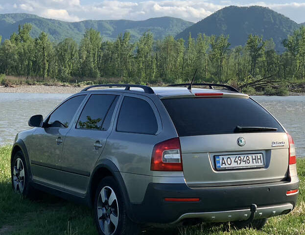 Сірий Шкода Octavia Scout, об'ємом двигуна 2 л та пробігом 220 тис. км за 11800 $, фото 3 на Automoto.ua