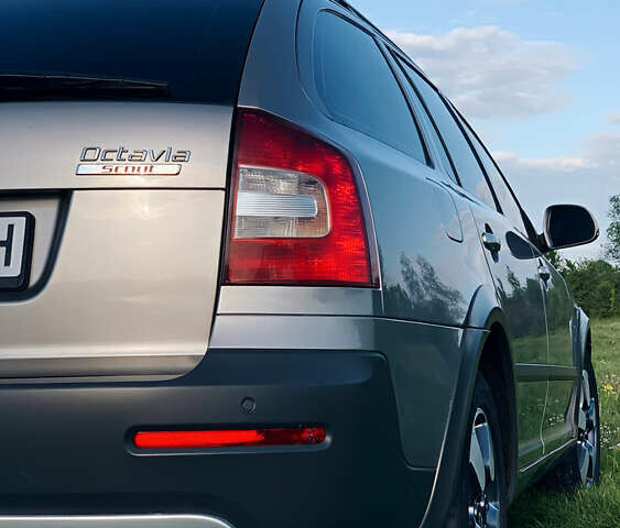 Сірий Шкода Octavia Scout, об'ємом двигуна 2 л та пробігом 220 тис. км за 11800 $, фото 1 на Automoto.ua