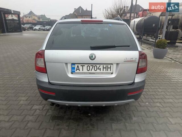 Серый Шкода Октавия Скаут, объемом двигателя 2 л и пробегом 289 тыс. км за 10900 $, фото 4 на Automoto.ua