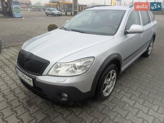 Серый Шкода Октавия Скаут, объемом двигателя 2 л и пробегом 289 тыс. км за 10900 $, фото 1 на Automoto.ua