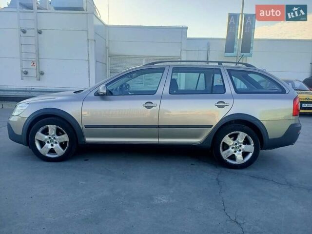 Шкода Октавия Скаут 2012 в Киеве на Automoto.ua Серый Шкода Октавия Скаут, объемом двигателя 1.8 л и пробегом 197 тыс. км за 9999 $, фото 2 на Automoto.ua