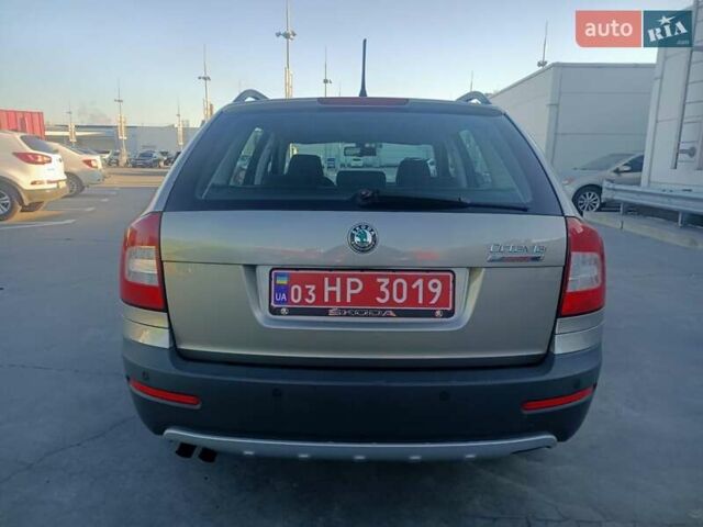 Шкода Октавия Скаут 2012 в Киеве на Automoto.ua Серый Шкода Октавия Скаут, объемом двигателя 1.8 л и пробегом 197 тыс. км за 9999 $, фото 5 на Automoto.ua