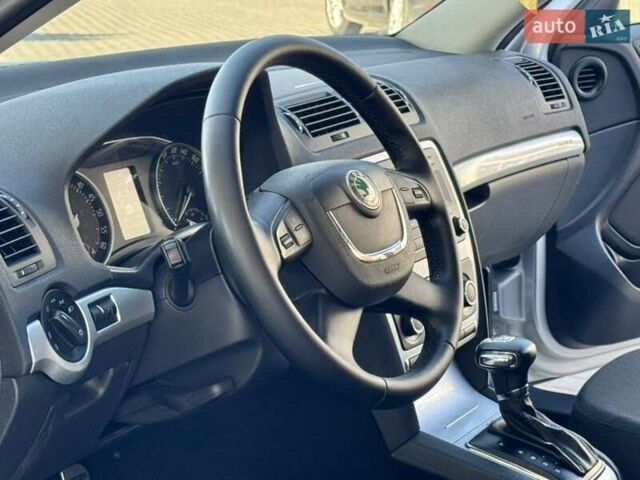Сірий Шкода Octavia Scout, об'ємом двигуна 2 л та пробігом 193 тис. км за 13400 $, фото 13 на Automoto.ua