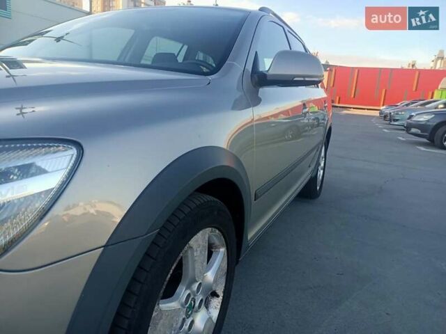 Шкода Октавия Скаут 2012 в Киеве на Automoto.ua Серый Шкода Октавия Скаут, объемом двигателя 1.8 л и пробегом 197 тыс. км за 9999 $, фото 12 на Automoto.ua