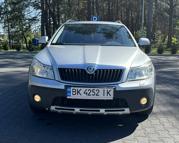 Сірий Шкода Octavia Scout, об'ємом двигуна 1.8 л та пробігом 230 тис. км за 9300 $, фото 4 на Automoto.ua