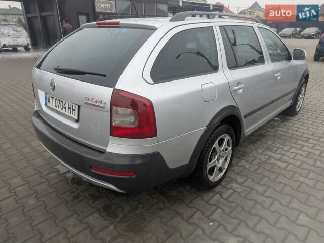 Серый Шкода Октавия Скаут, объемом двигателя 2 л и пробегом 289 тыс. км за 10900 $, фото 3 на Automoto.ua