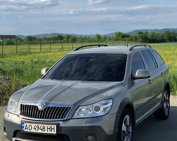 Сірий Шкода Octavia Scout, об'ємом двигуна 2 л та пробігом 220 тис. км за 11800 $, фото 6 на Automoto.ua