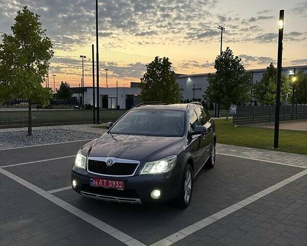Сірий Шкода Octavia Scout, об'ємом двигуна 2 л та пробігом 194 тис. км за 13200 $, фото 9 на Automoto.ua
