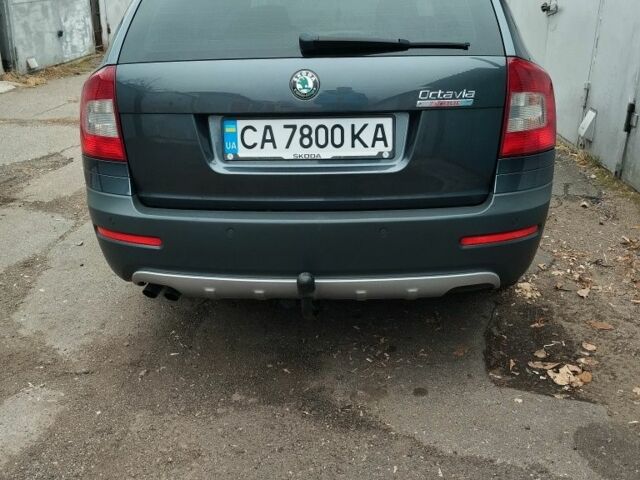 Серый Шкода Октавия Скаут, объемом двигателя 2 л и пробегом 237 тыс. км за 11000 $, фото 4 на Automoto.ua