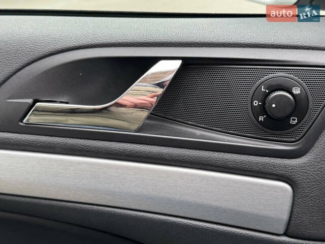 Серый Шкода Октавия Скаут, объемом двигателя 2 л и пробегом 175 тыс. км за 12999 $, фото 35 на Automoto.ua