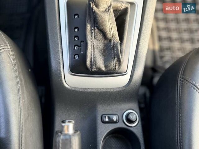 Серый Шкода Октавия Скаут, объемом двигателя 2 л и пробегом 191 тыс. км за 13600 $, фото 49 на Automoto.ua