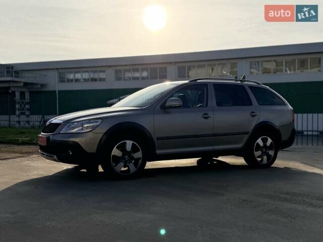 Серый Шкода Октавия Скаут, объемом двигателя 2 л и пробегом 191 тыс. км за 13600 $, фото 15 на Automoto.ua