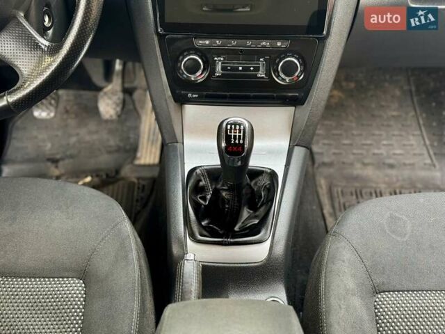 Серый Шкода Октавия Скаут, объемом двигателя 1.8 л и пробегом 270 тыс. км за 10500 $, фото 17 на Automoto.ua