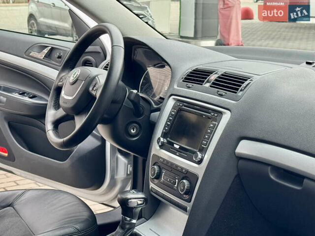 Серый Шкода Октавия Скаут, объемом двигателя 2 л и пробегом 175 тыс. км за 12999 $, фото 49 на Automoto.ua