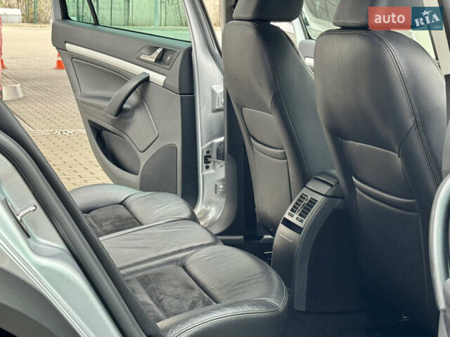 Серый Шкода Октавия Скаут, объемом двигателя 2 л и пробегом 175 тыс. км за 12999 $, фото 43 на Automoto.ua