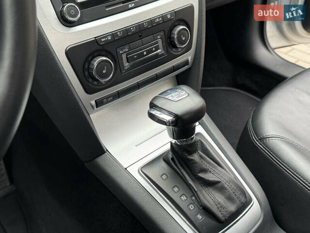 Серый Шкода Октавия Скаут, объемом двигателя 2 л и пробегом 175 тыс. км за 12999 $, фото 55 на Automoto.ua