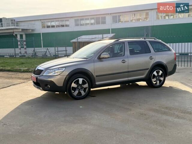Серый Шкода Октавия Скаут, объемом двигателя 2 л и пробегом 191 тыс. км за 13600 $, фото 14 на Automoto.ua