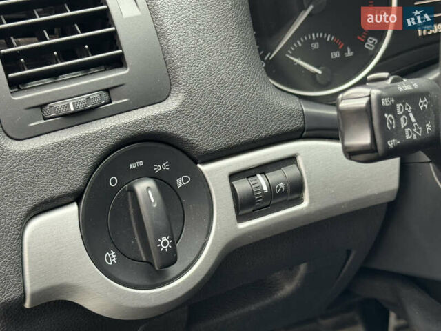 Серый Шкода Октавия Скаут, объемом двигателя 2 л и пробегом 175 тыс. км за 12999 $, фото 36 на Automoto.ua