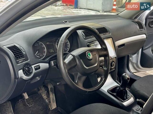 Серый Шкода Октавия Скаут, объемом двигателя 1.8 л и пробегом 270 тыс. км за 10500 $, фото 12 на Automoto.ua