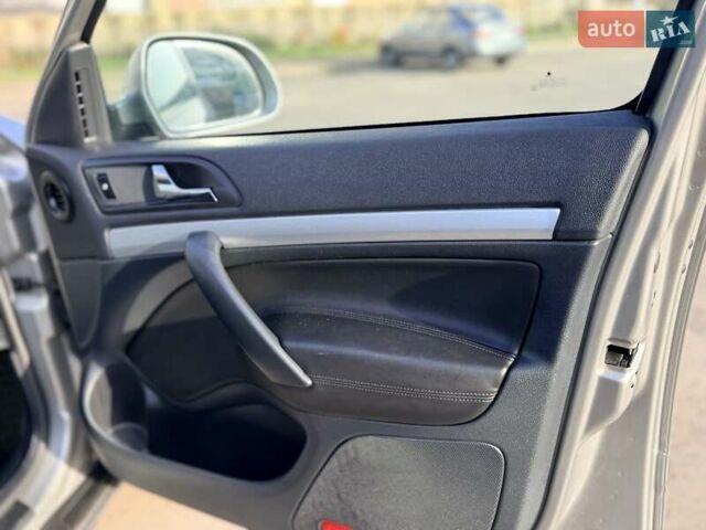 Серый Шкода Октавия Скаут, объемом двигателя 2 л и пробегом 191 тыс. км за 13600 $, фото 30 на Automoto.ua