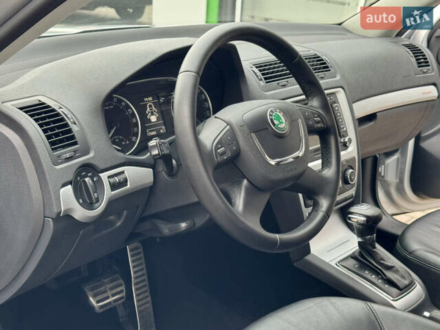 Серый Шкода Октавия Скаут, объемом двигателя 2 л и пробегом 175 тыс. км за 12999 $, фото 54 на Automoto.ua