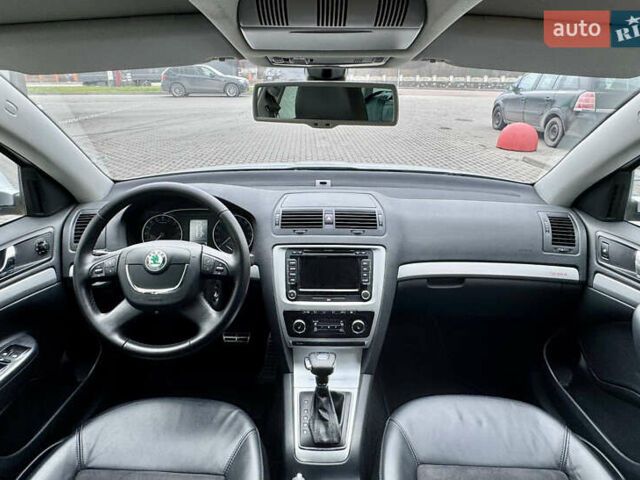 Серый Шкода Октавия Скаут, объемом двигателя 2 л и пробегом 175 тыс. км за 12999 $, фото 4 на Automoto.ua