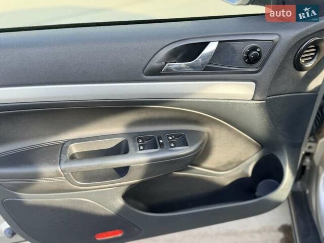 Серый Шкода Октавия Скаут, объемом двигателя 2 л и пробегом 191 тыс. км за 13600 $, фото 41 на Automoto.ua