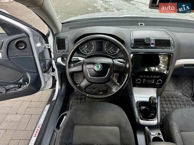 Серый Шкода Октавия Скаут, объемом двигателя 1.8 л и пробегом 270 тыс. км за 10500 $, фото 16 на Automoto.ua
