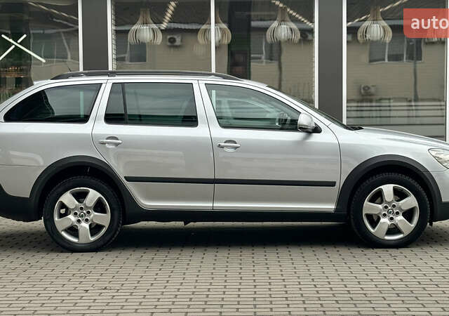 Серый Шкода Октавия Скаут, объемом двигателя 2 л и пробегом 175 тыс. км за 12999 $, фото 17 на Automoto.ua