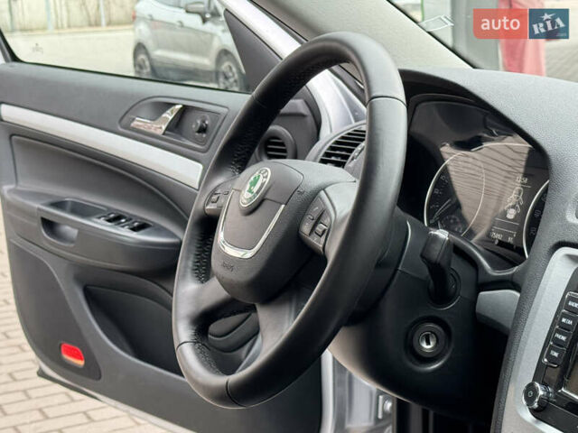 Серый Шкода Октавия Скаут, объемом двигателя 2 л и пробегом 175 тыс. км за 12999 $, фото 48 на Automoto.ua