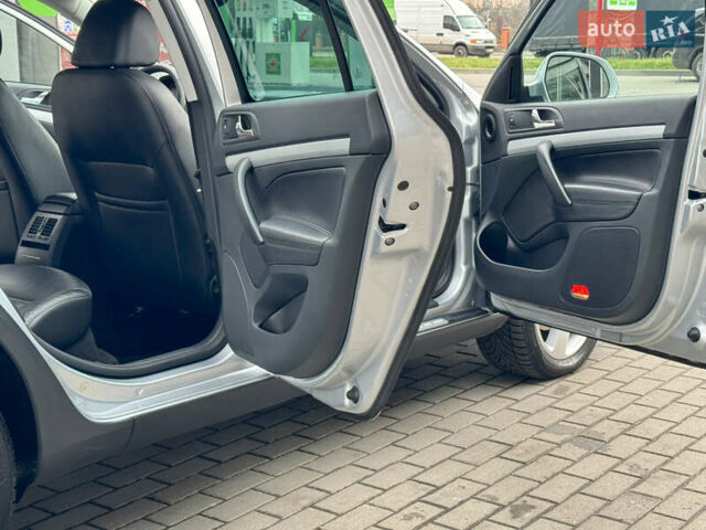 Серый Шкода Октавия Скаут, объемом двигателя 2 л и пробегом 175 тыс. км за 12999 $, фото 61 на Automoto.ua