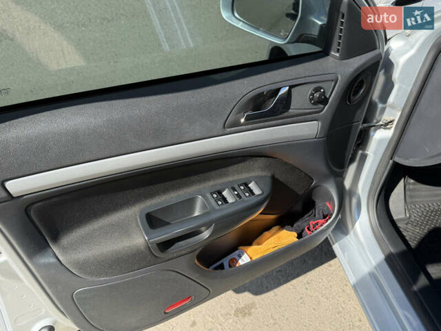 Сірий Шкода Octavia Scout, об'ємом двигуна 2 л та пробігом 260 тис. км за 9200 $, фото 9 на Automoto.ua